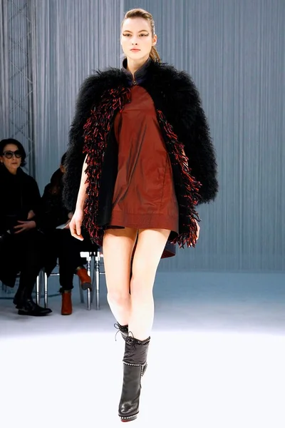 Look 16